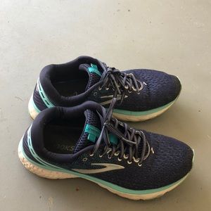 Brooks Navy Ghost running shoes